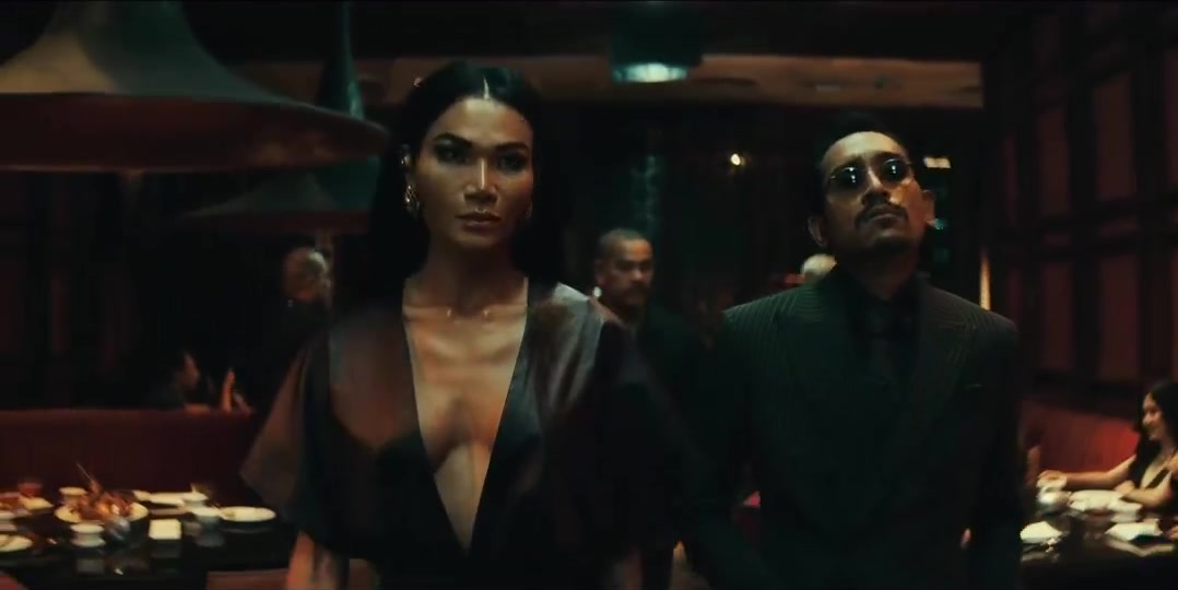 CROOKS S2 — Scene